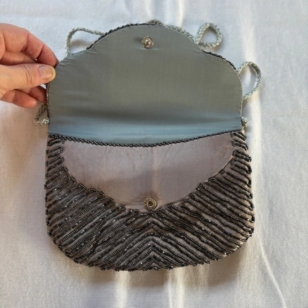 La Regale LTD Beaded Paisley Clutch‎ Evening Bag Silver Chain Handmade Macau